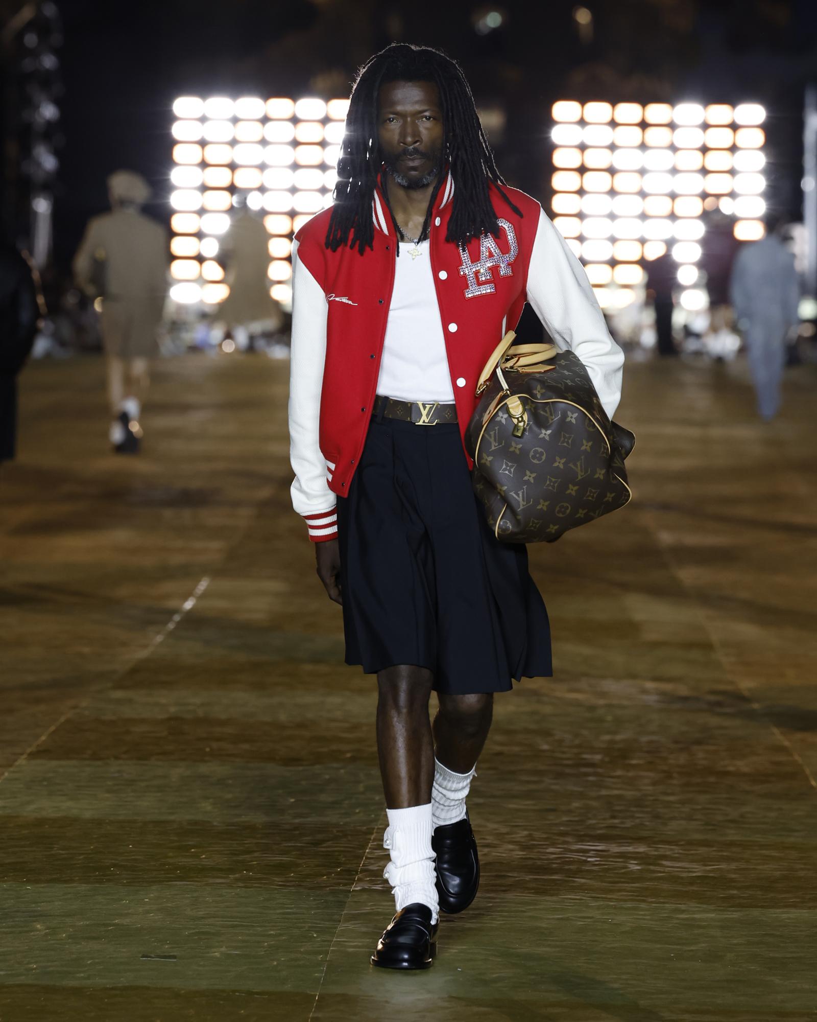 Esthétique militaire et damier pour la première de Pharrell Williams pour  Vuitton