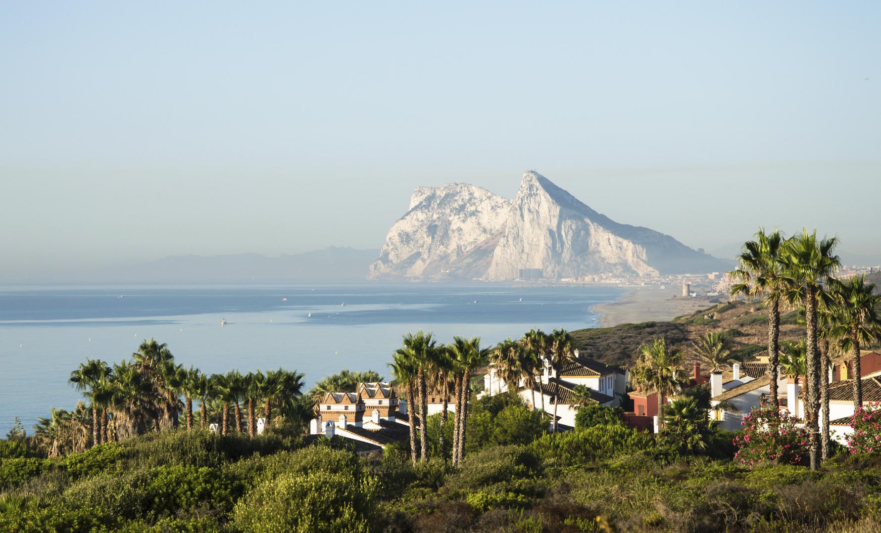 Niet te missen: de rots van Gibraltar. (foto istock)