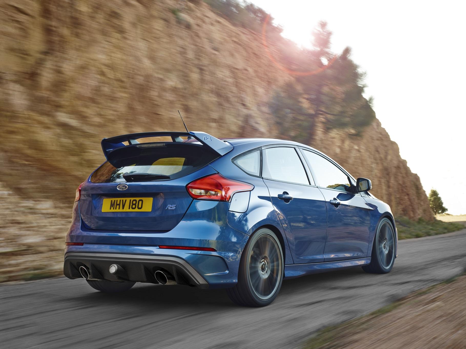 ford-focus-rs-2016-ext-2-rear