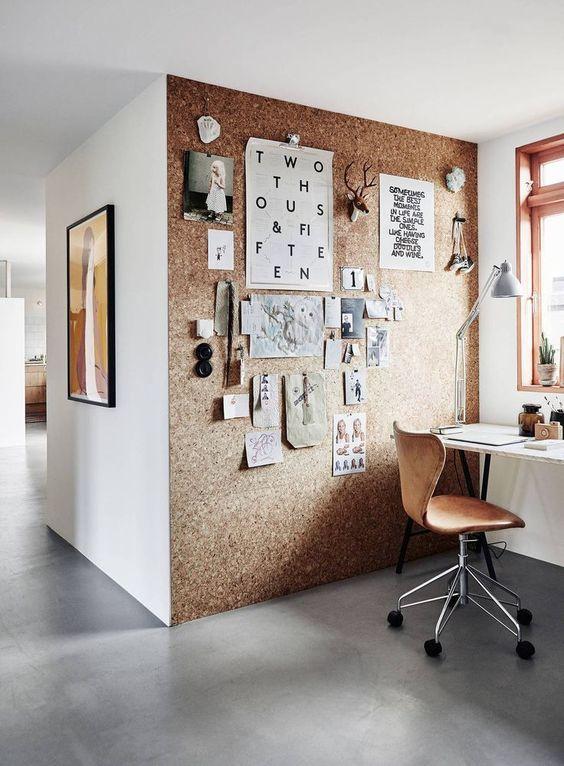 Small home office with a cork wall. Perfect for displaying mood boards. #officestyle: 