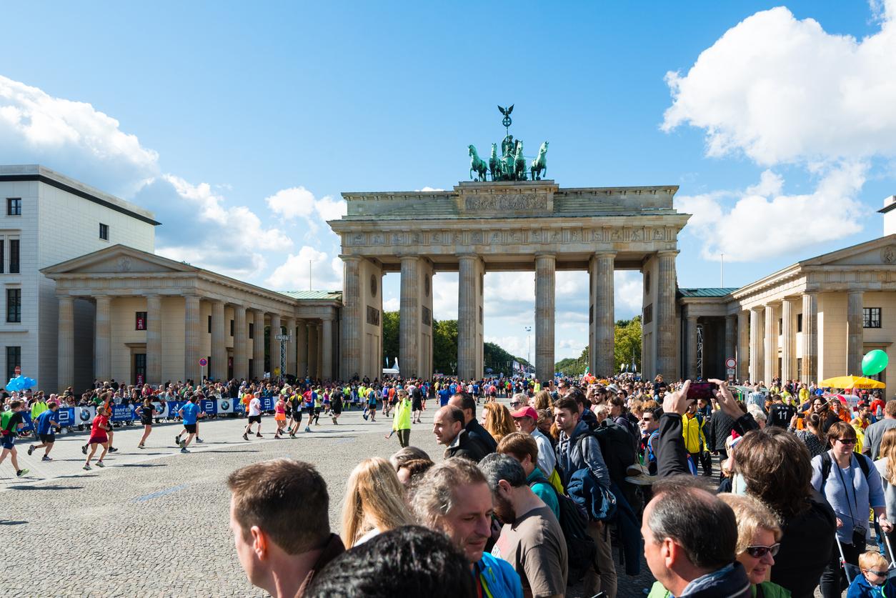 Participants of Berlin Marathon finishing at the Brandenburg Gate