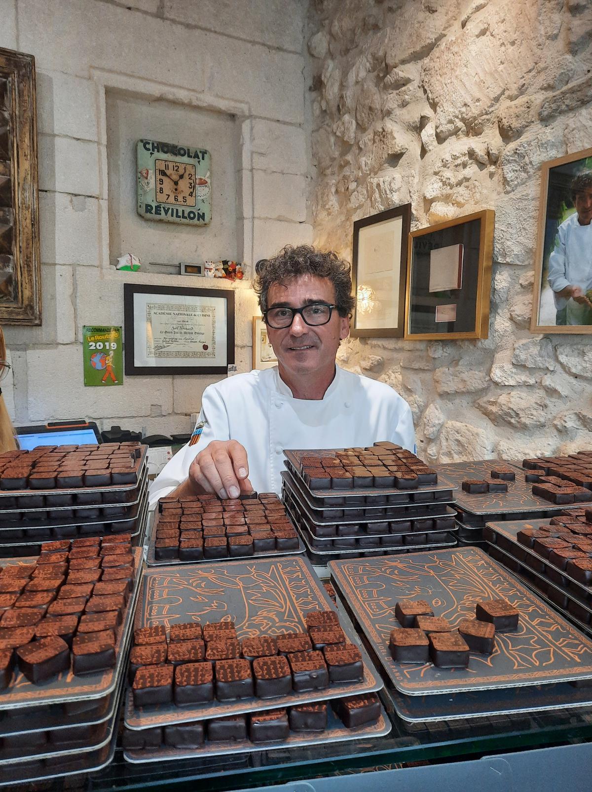 Chocolatier Joël Durand verwerkt de smaak van de Provence in zijn pralines. (foto GDB)