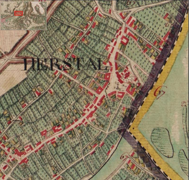 La carte de Ferraris, datée de 1777, montre qu'au XVIIIe siècle, la place de la Licour était encore bordée par un ruisseau, qui dessine comme un arc de cercle incomplet autour de la place, adossée à la Meuse : les cours d'eau auraient-ils été utilisés comme douves ?