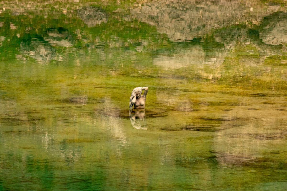 Bewonder de nimf in het Lago di Carezza in Zuid-Tirol