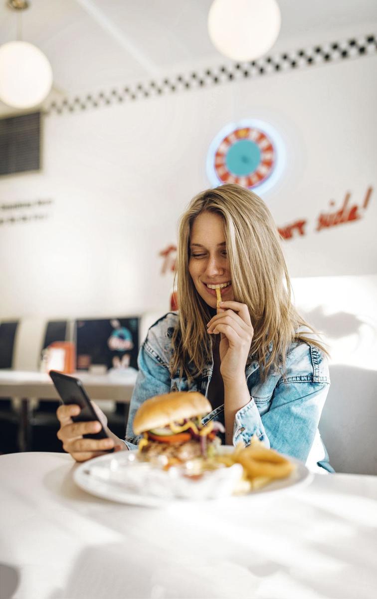 Aux Etats-Unis, les enseignes de fast-food doivent indiquer le nombre de calories que comptent leurs plats sur la carte. C'est un bon début, mais encore faut-il faire les bons choix.