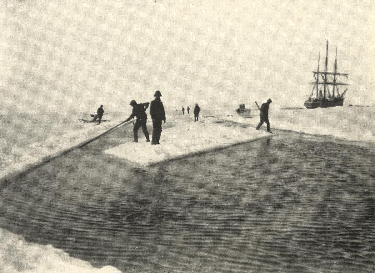 De bemanning zaagt een kanaal in het pakijs om de Belgica te bevrijden