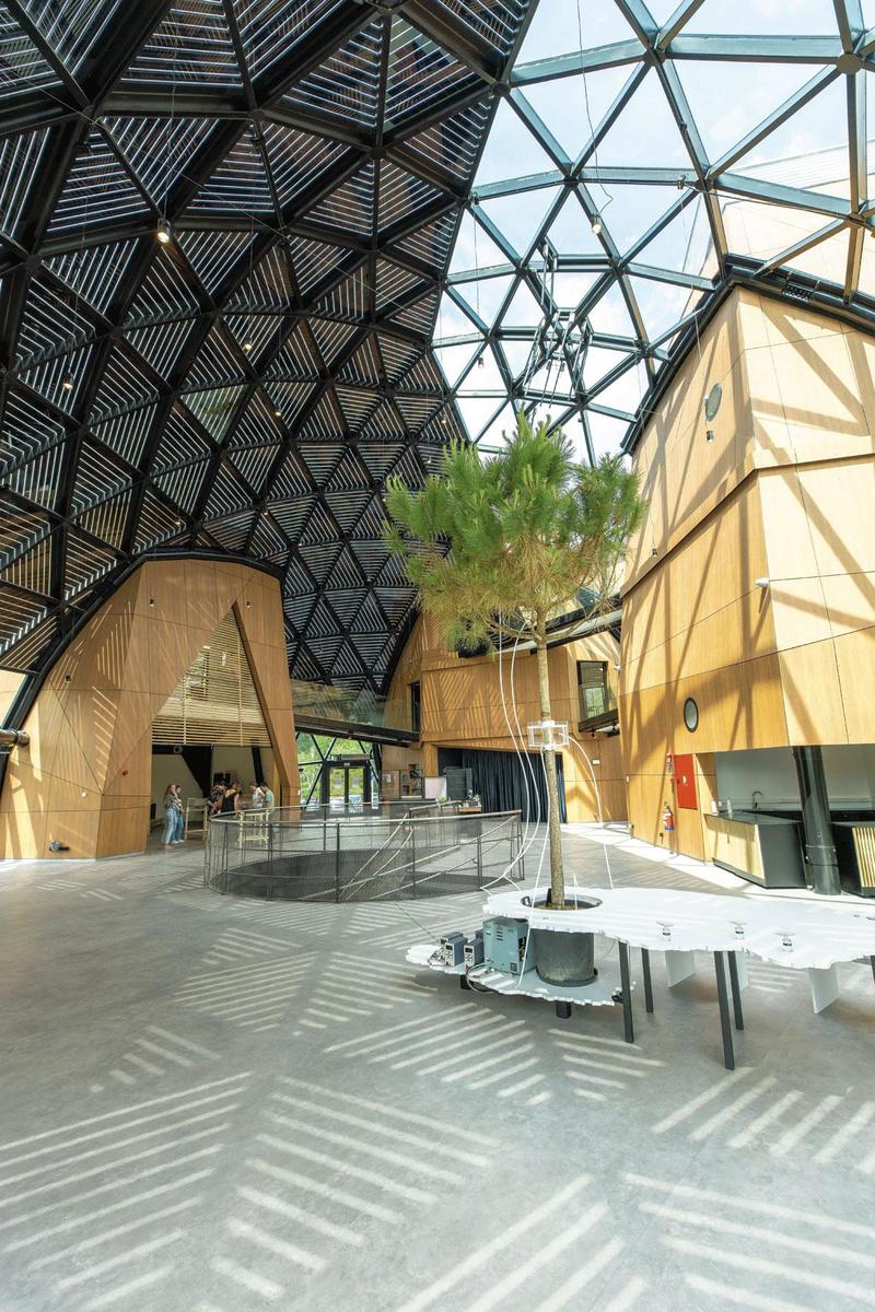 Le Pavillon verenigt moderne kunst, wetenschap en nieuwe technologiën.
