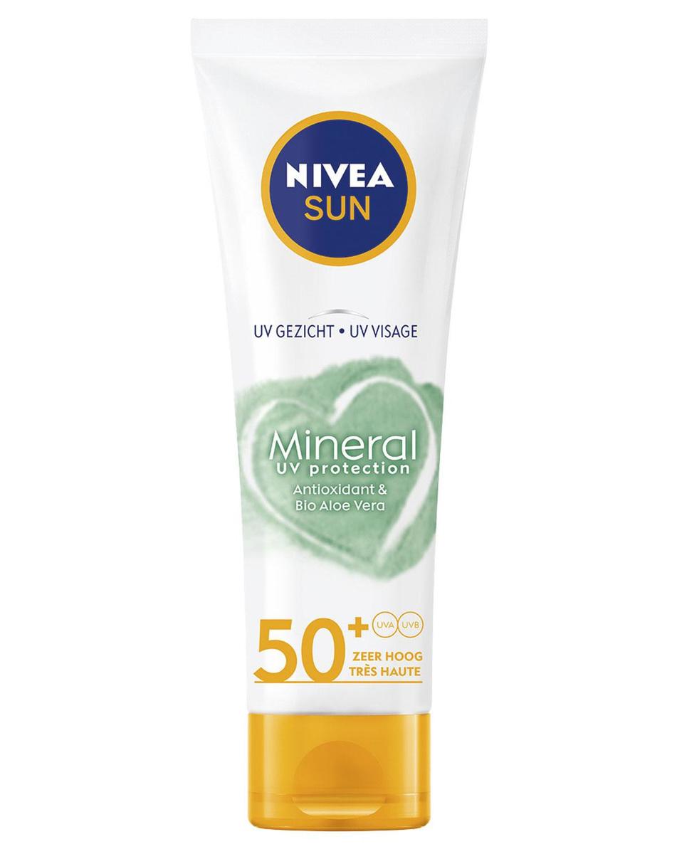 Omdat de zon nog altijd schijnt, is er Mineral UV Protection 50+ van Nivea Sun met biologische aloë vera. Werkt antioxiderend. 14,49 euro voor 50 ml, in de super- en hypermarkt.