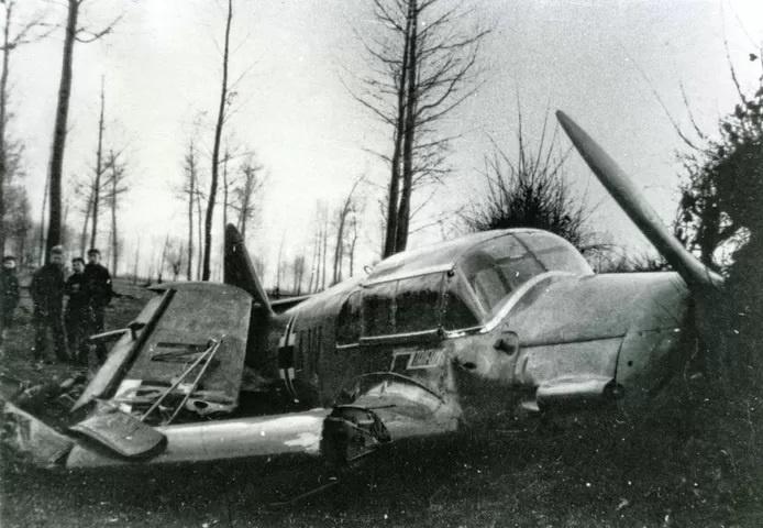 Seule photo existante de l'appareil écrasé, un Messerschmitt Bf 108 Taifun