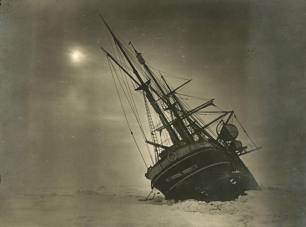 En janvier 1915, le navire se retrouve pris par les glaces de la mer de Weddell, près de la barrière de glace de Larsen.