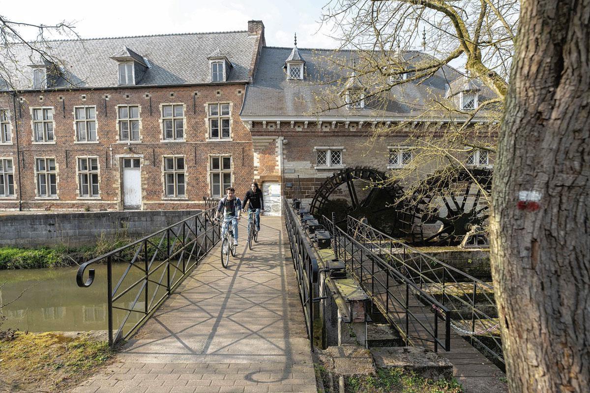 Le moulin à eau, dans le parc du Château d'Arenberg, fonctionne toujours!