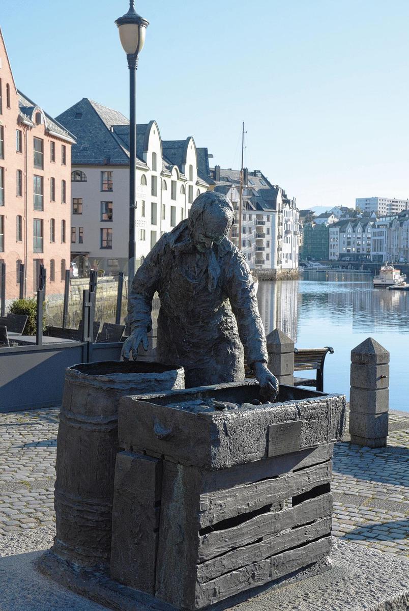 Standbeeld van een visser in Ålesund.
