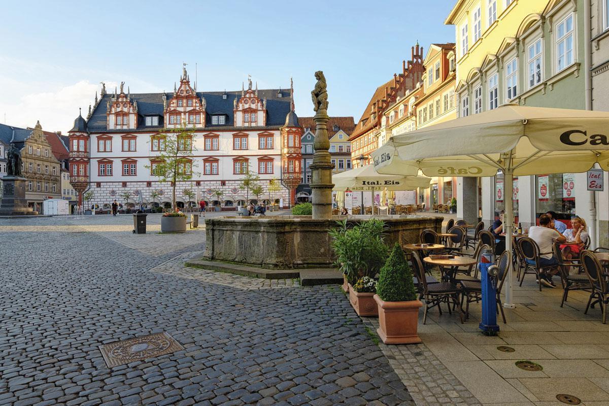 De Marktplatz van Coburg  met het Stadthaus.