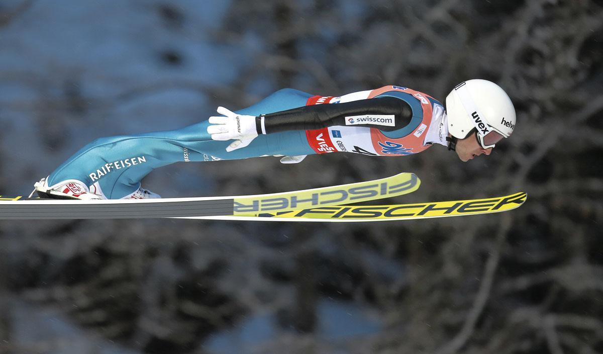Chaque année, à Planica, en Slovénie, les plus grands champions de saut à ski assurent le show. Ils peuvent atteindre une vitesse de 110 km/h et franchir une distance de 250 mètres!