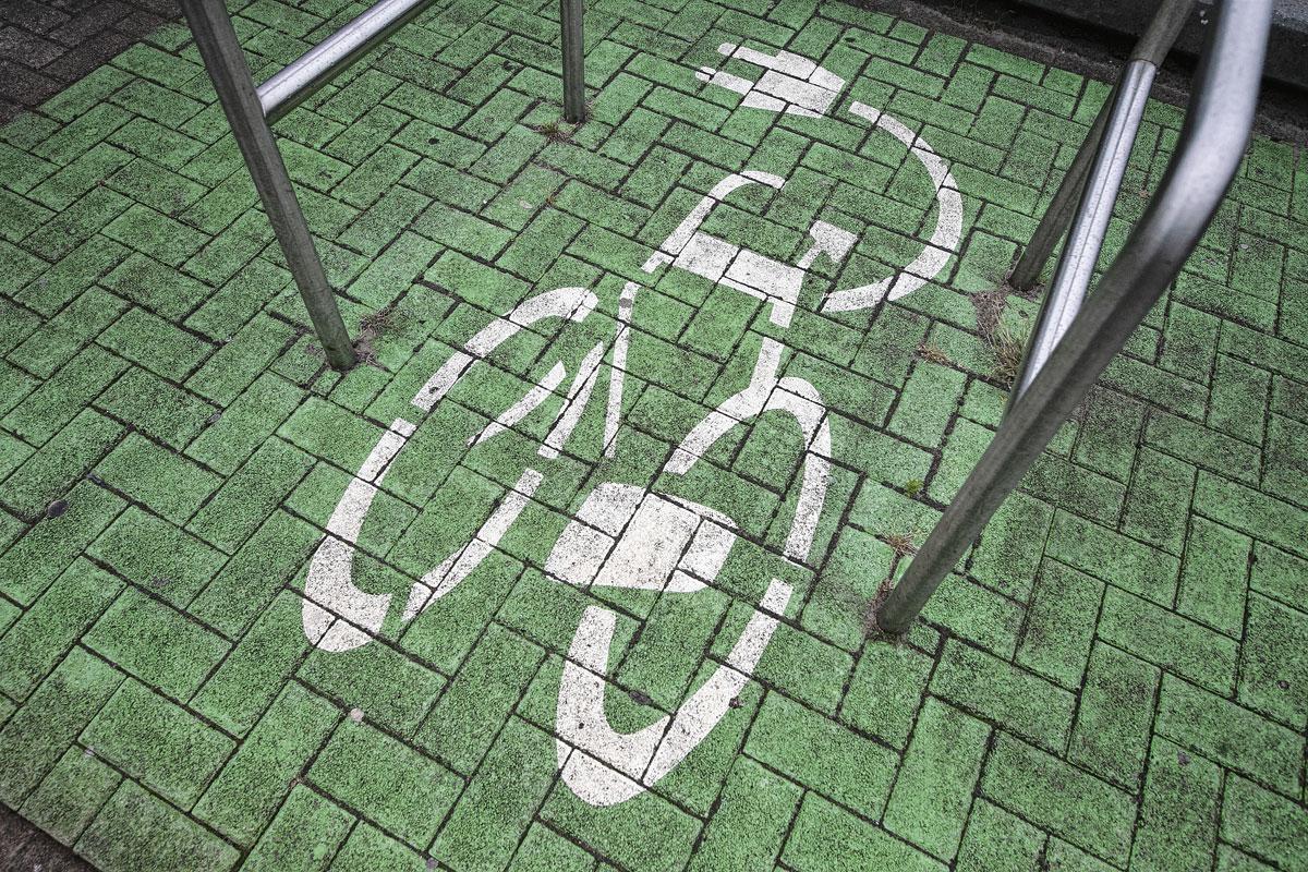 De elektrische fiets heeft een rechtmatige plaats op het fietspad.