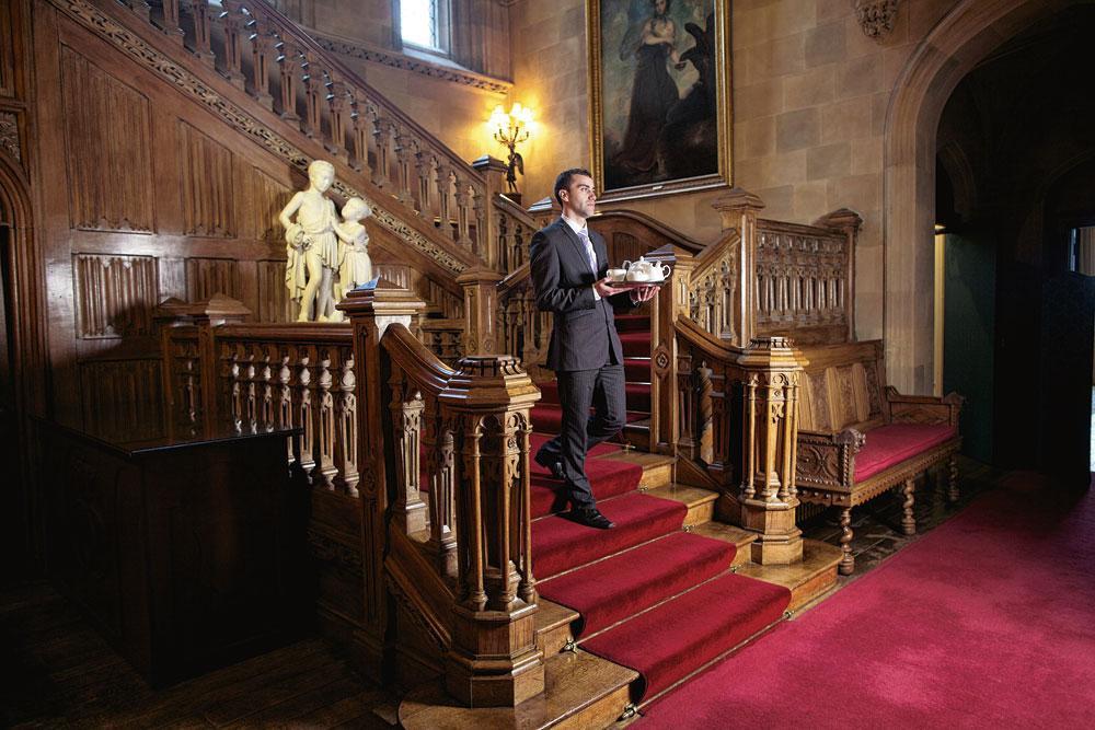 L'escalier monumental que les filles de Lord Crawley ont descendu le jour de leur mariage.