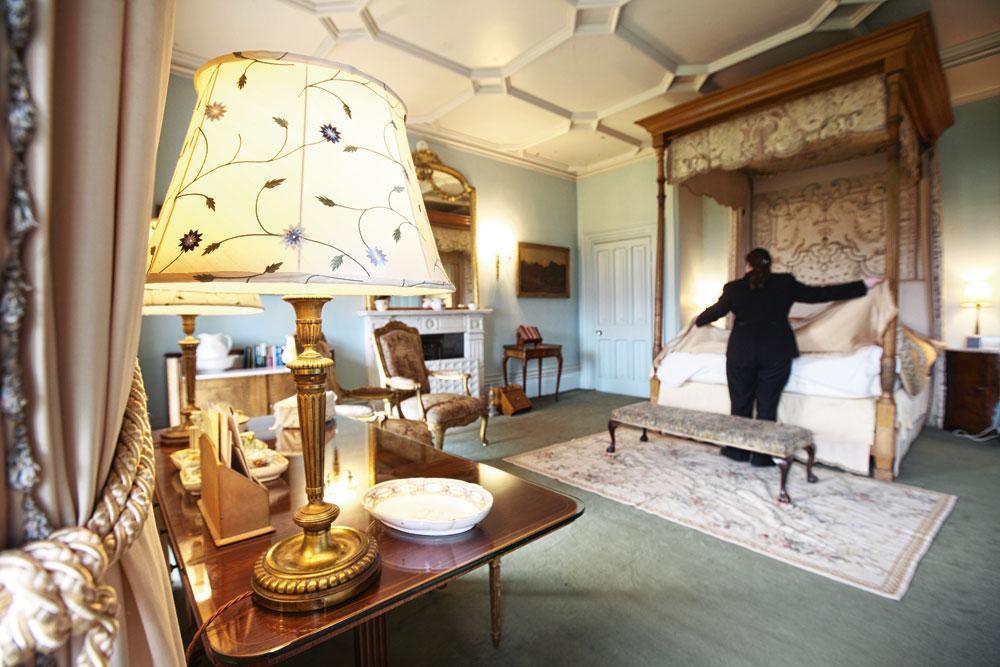 Ci-contre : la magnifique chambre de Lord et Lady Crawley.