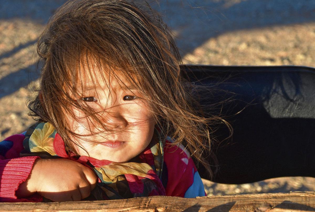 Une petite fille nomade.