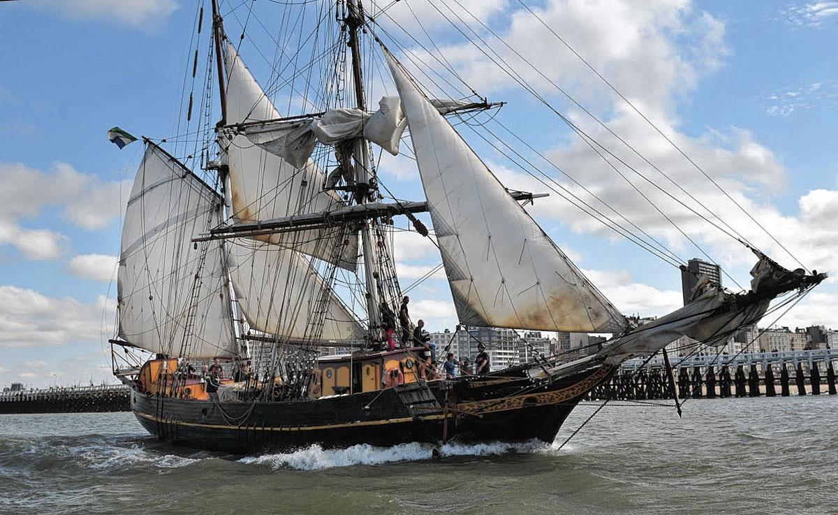 Ostende aurait-elle pu devenir l'un des plus importants ports d'Europe? Ci-dessus, un voilier longe sa côte lors du festival annuel Oostende voor Anker.