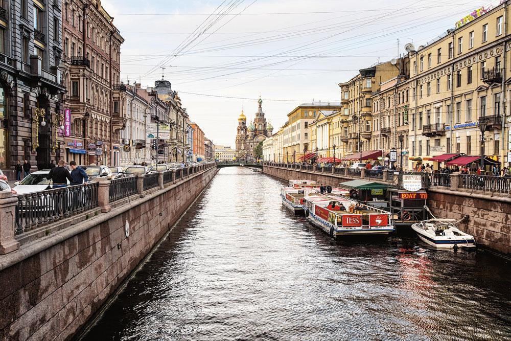 Les canaux de Saint-Petersburg ont été inspirés par ceux d'Amsterdam.