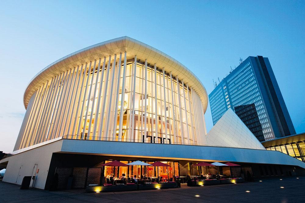 De futuristische concerthal van de Philharmonie.
