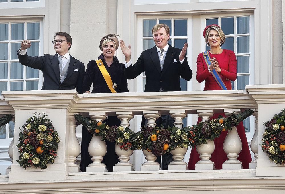 De balkonscène van de Oranjes op Prinsjesdag.