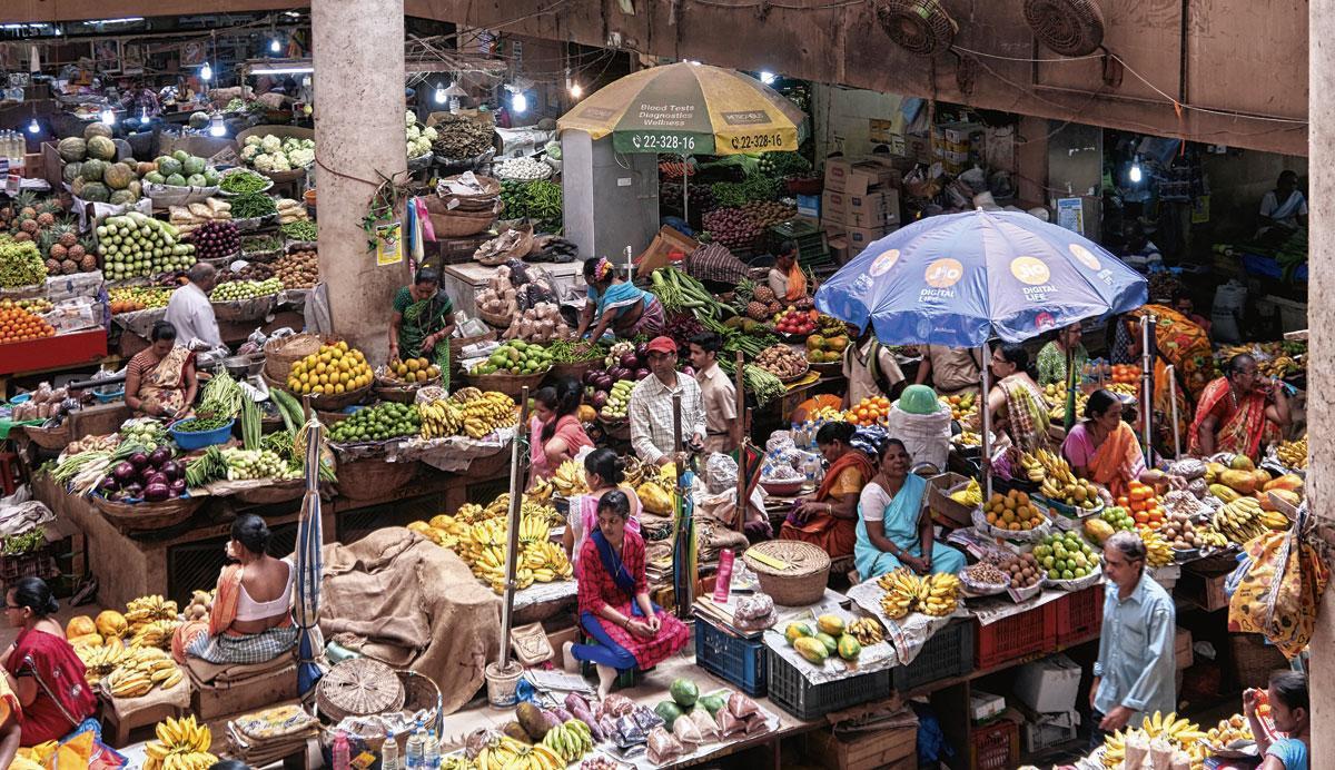 Markt in de stationsbuurt van Kolhapur.