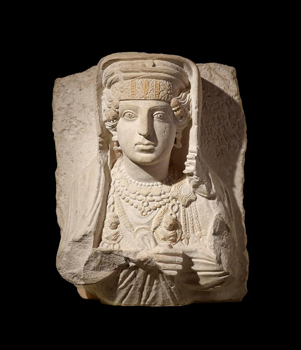 Grafreliëf met buste van een vrouwKalksteen, 200-273 n.Chr., Tadmoer, het Romeinse Palmyra (Syrië)