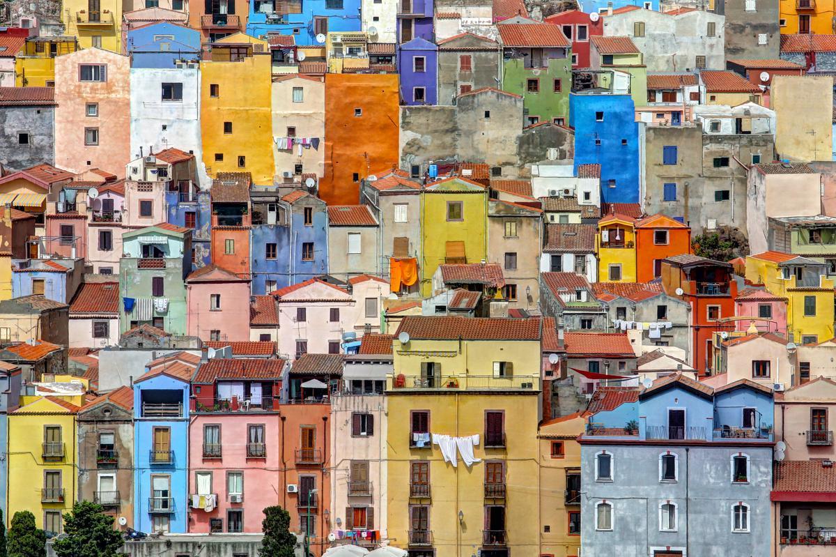 Bosa is ongetwijfeld één van de meest pittoreske dorpen van Italië. (foto Getty Images)