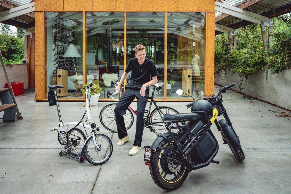 Piet Goddaer: “Ik maak de meeste verplaatsingen in de buurt met mijn gewone fiets.” (foto Christophe De Muynck)