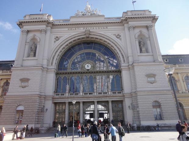 Het Keleti-station in Boedapest, een gebouw met grandeur.