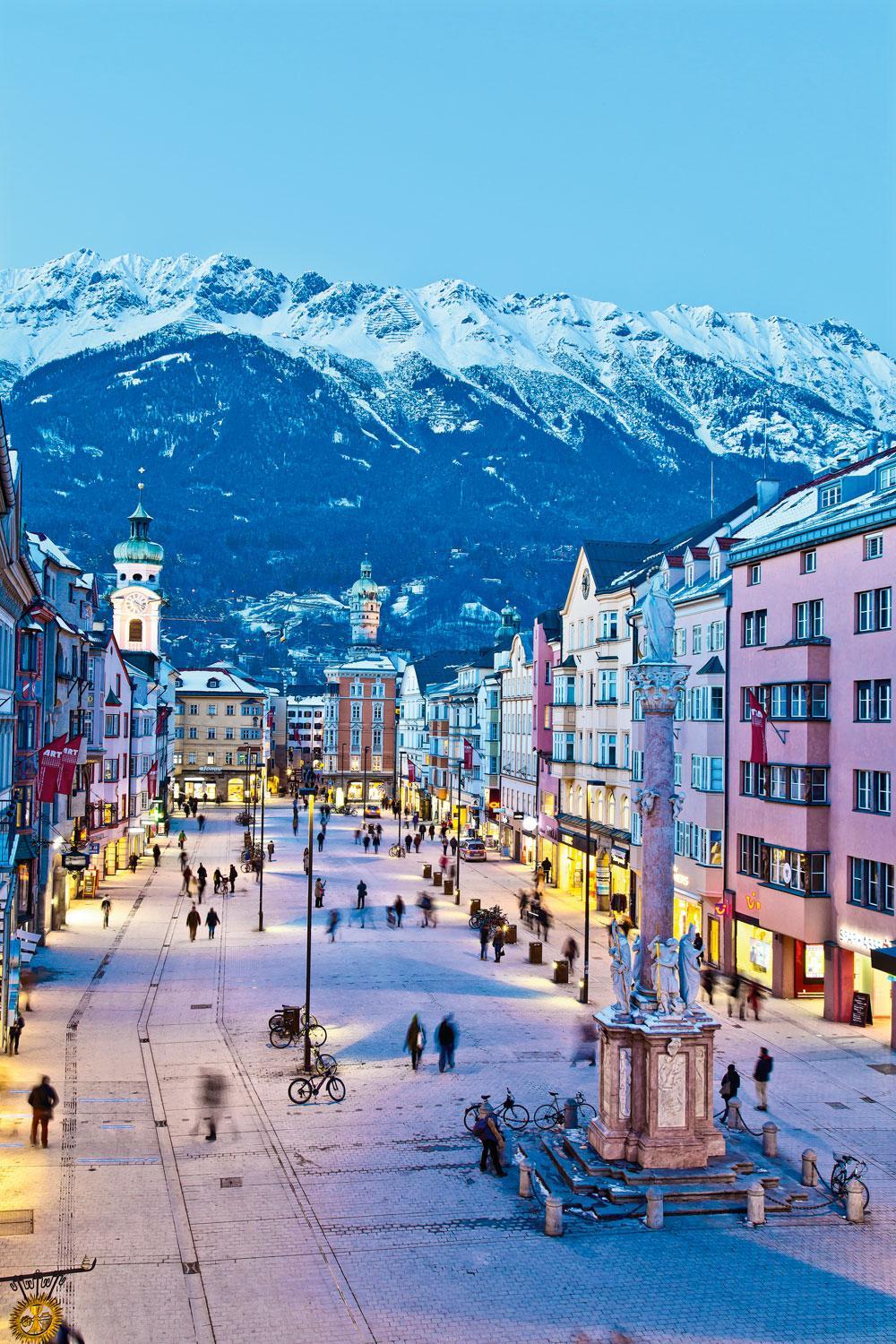Les maisons aux façades colorés du centre d'Innsbruck.