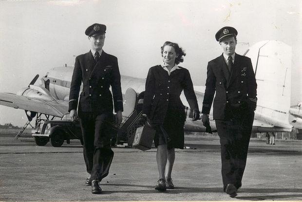 Hôtesse et infirmière (1946).