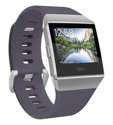 Moins sophistiqués que les smartwatches, les capteurs d'activités s'adressent plutôt aux sportifs. Ici, le Fitbit Ionic.