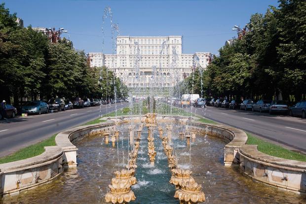 Le palais mégalomaniaque du dictateur Ceaucescu à Bucarest.
