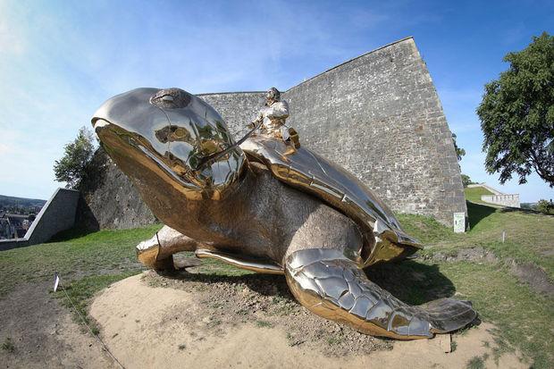 De schildpad van Fabre, aan de Citadel van Namen.