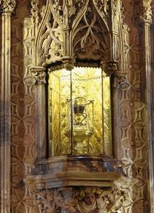 Le saint Graal, le calice dans lequel le Christ a bu lors de la Cène, est exposé dans la petite chapelle Santo Cáliz.