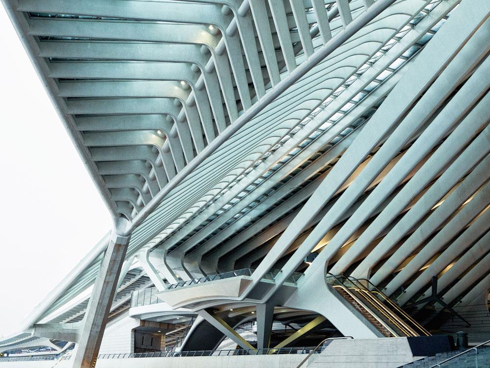 L'architecte espagnol Santiago Calatrava a offert un impressionnant manteau de métal et de verre à la gare Liège-Guillemins.