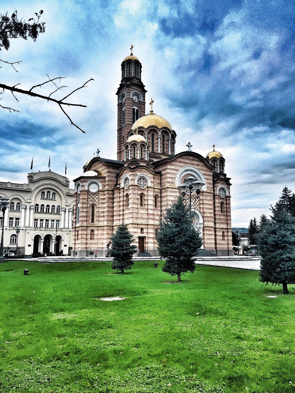 La cathédrale du Christ Sauveur et ses coupoles dorées à Banja Luka.
