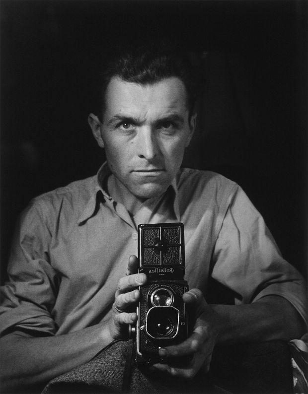 Robert Doisneau- Autoportrait au Rolleiflex- 1947