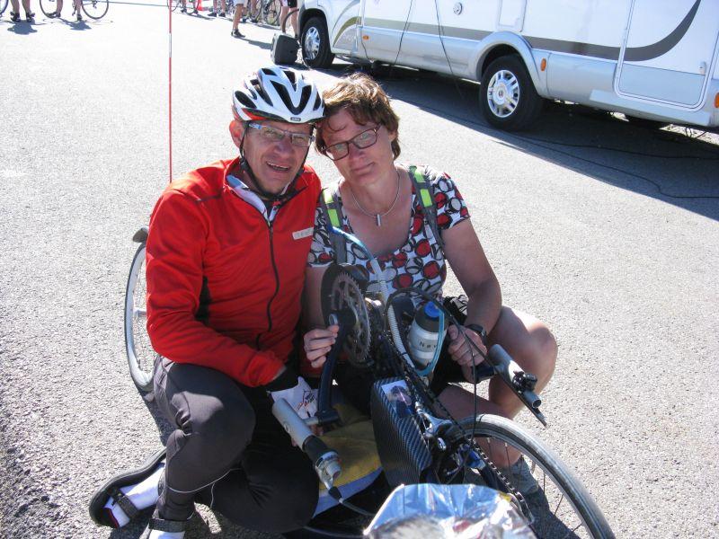 Un courageux hommage en handbike