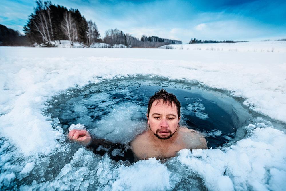 Les bains d'eau glacée sont très prisés dans le Grand Nord.