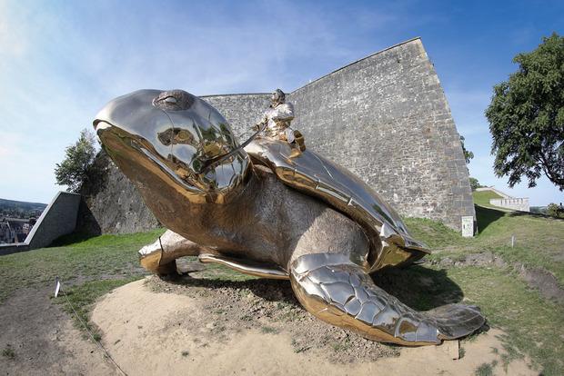 La célèbre tortue de Fabre sur les hauteurs de la Citadelle de Namur.