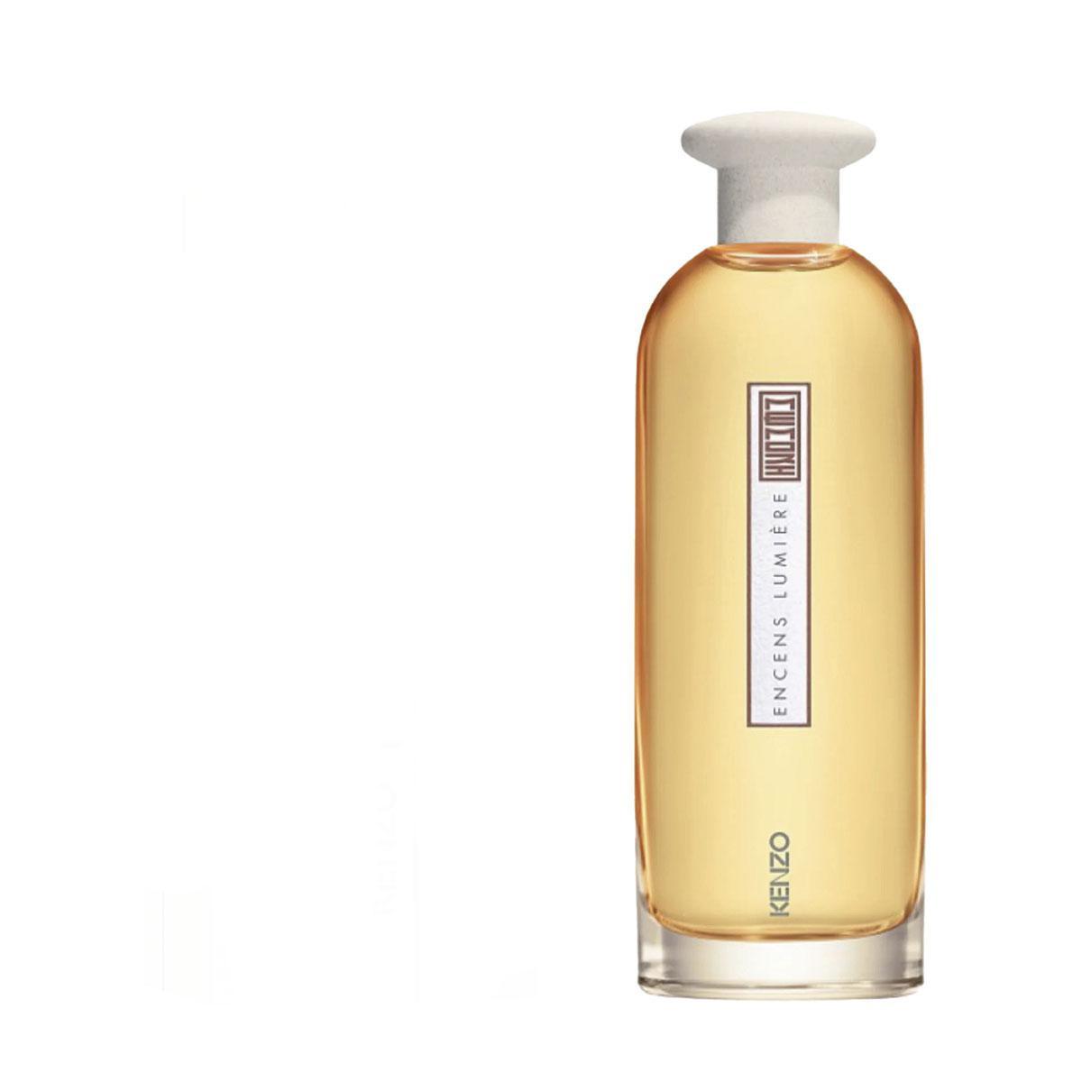 Les parfums Memori rendent hommage au créateur Kenzo Takada en évoquant des moments clés de sa vie au Japon - sieste sous un cerisier en fleurs, cérémonie du thé, nuit sur le tatami... (83,50 ? 75 ml). Chez Ici Paris XL.