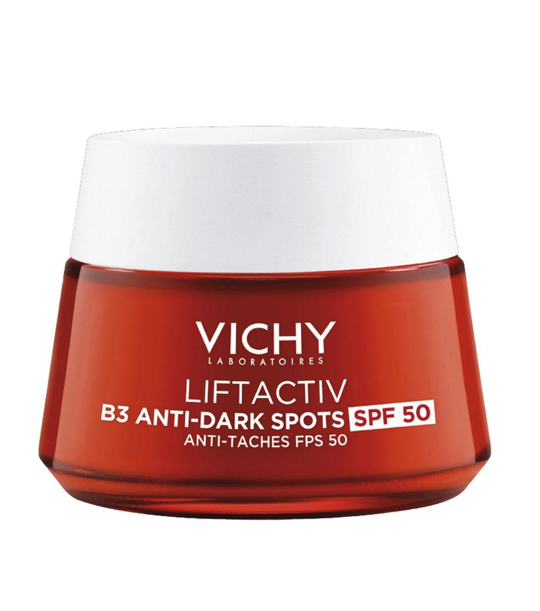 Cette crème de jour fait coup triple: antitaches, effet lift et protection anti-UV ultra efficace. Crème de jour LiftActiv B3 Anti-Dark Spots SPF 50, Vichy (45,95 ? 50 ml). En (para)pharmacie.