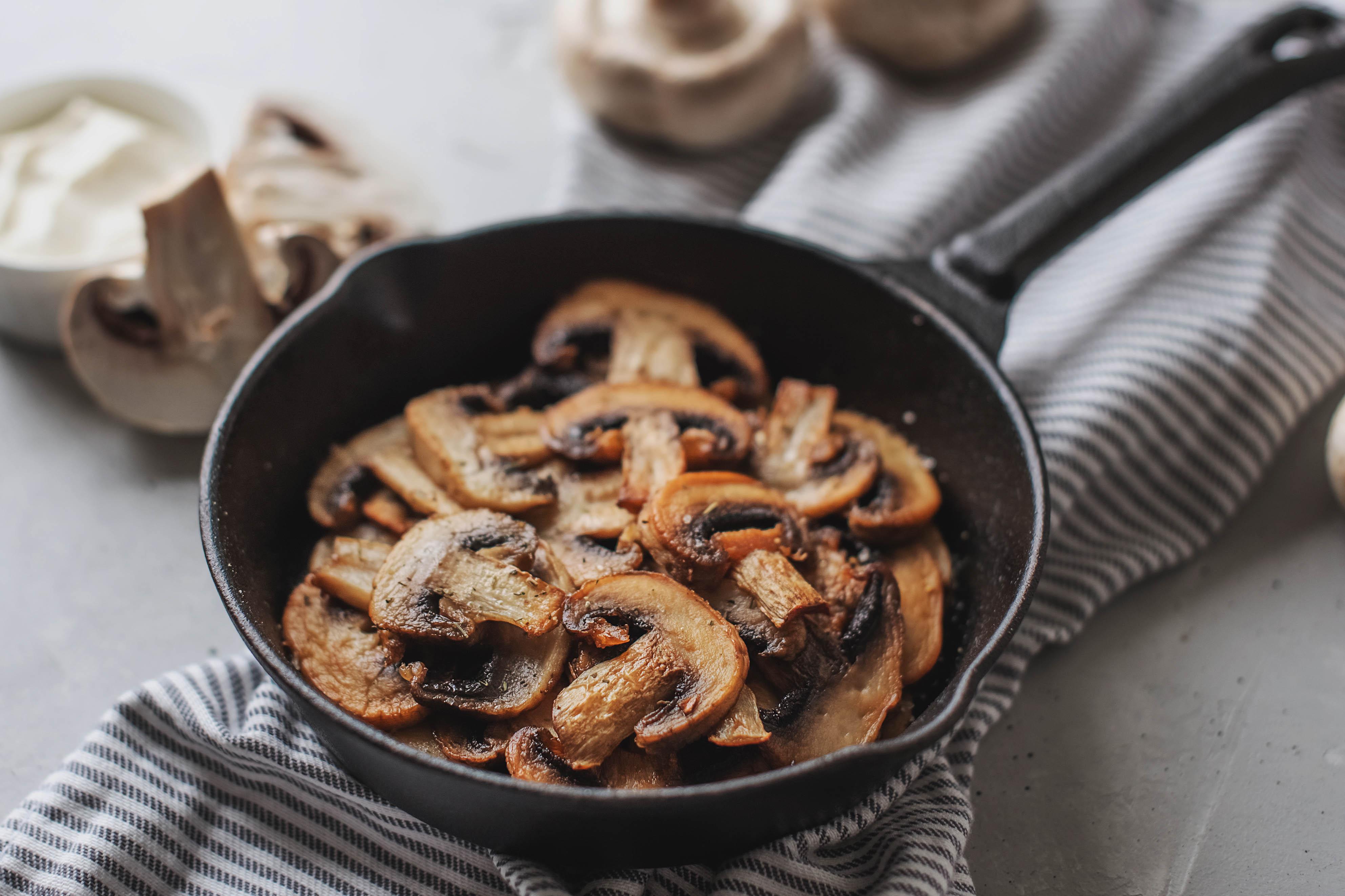 Cuisine Plaisir - Nettoyer un champignon : conseils, découpe et cuisson  idéales - Astuce culinaire