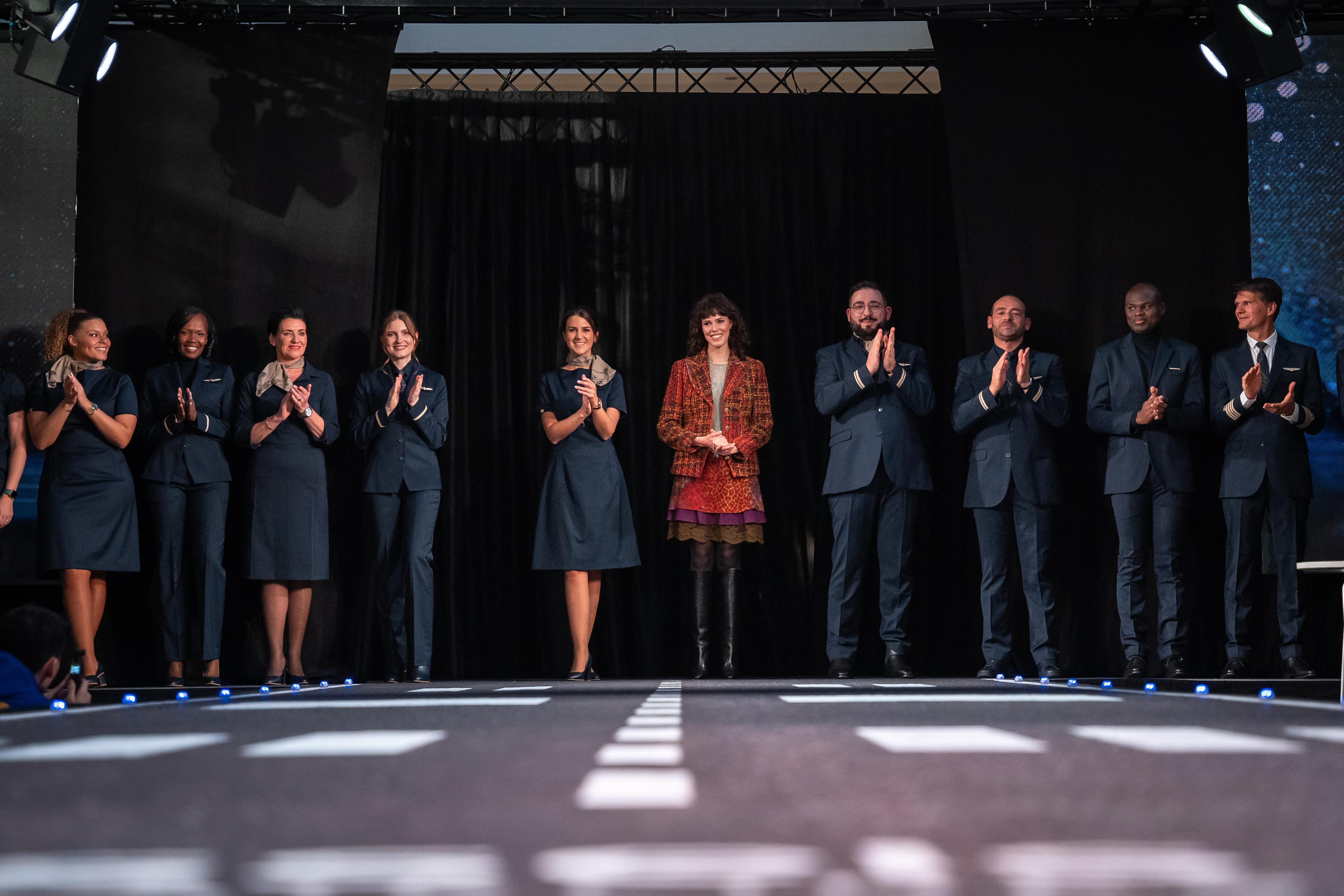 Personeel Brussels Airlines in nieuwe uniformen