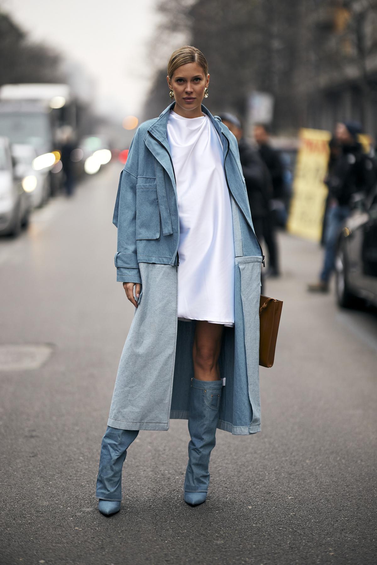 lange trenchcoat in denim