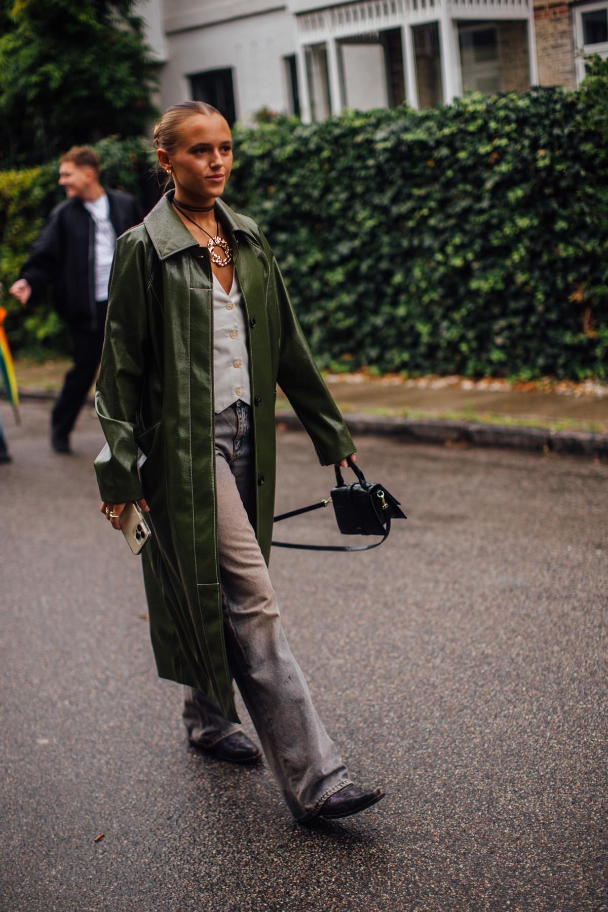 groene trenchcoat 