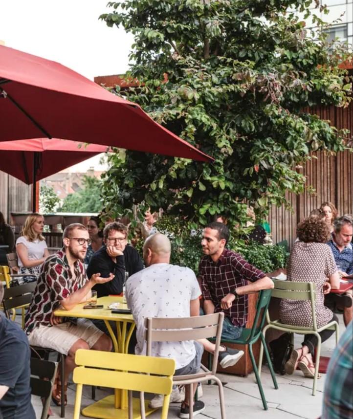 terrassen in gent viernulvier bruisend café